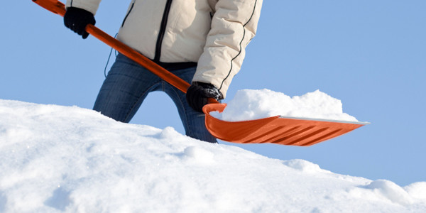 Chiropractic-Snow-Shovelling.jpg
